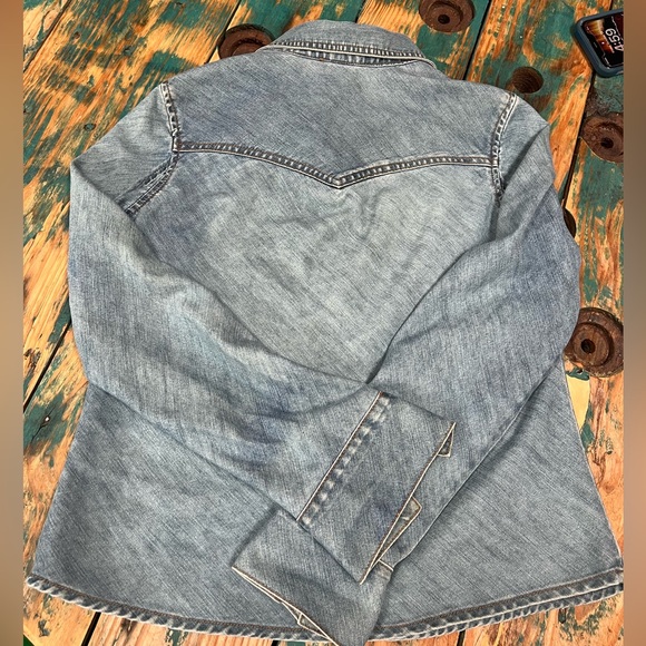 Abercrombie & Fitch. Women’s Denim Shirt. Size M - Picture 4 of 4